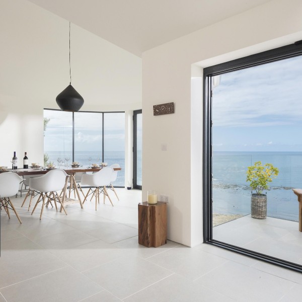 伊盾高效隔音門窗新騎士兩軌四扇推拉門有什么優勢？