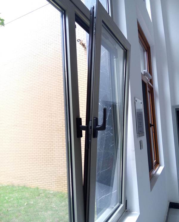 內(nèi)開內(nèi)倒窗有哪些優(yōu)缺點(diǎn)？